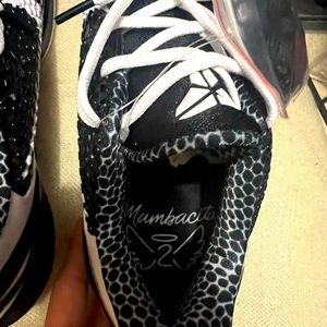 New Kobe 6 Mambacitas with og box. Deadstock. Taken out of box to take pictures.